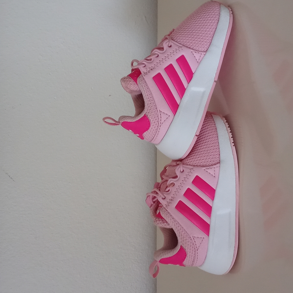 Used-Adidas shoes for baby Girls.